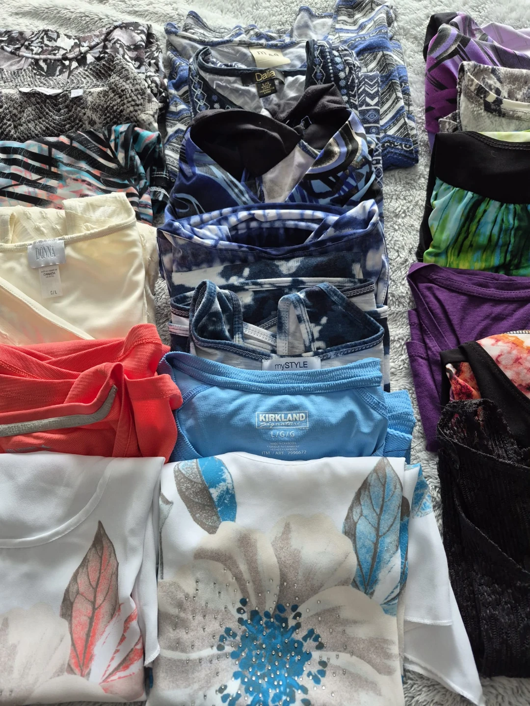 Bundle of Large Women's Tops - EUC - photo 3