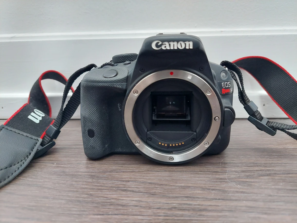 Canon Rebel SL1 COMPLETE Kit - 2 STM Lenses, Tripod, 3 Cards.. - photo 2