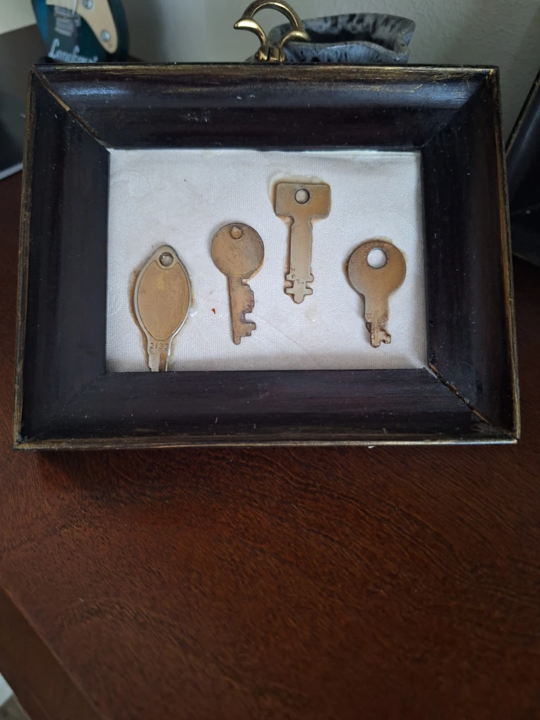 Framed Antique Keys Wall Decor - photo 2