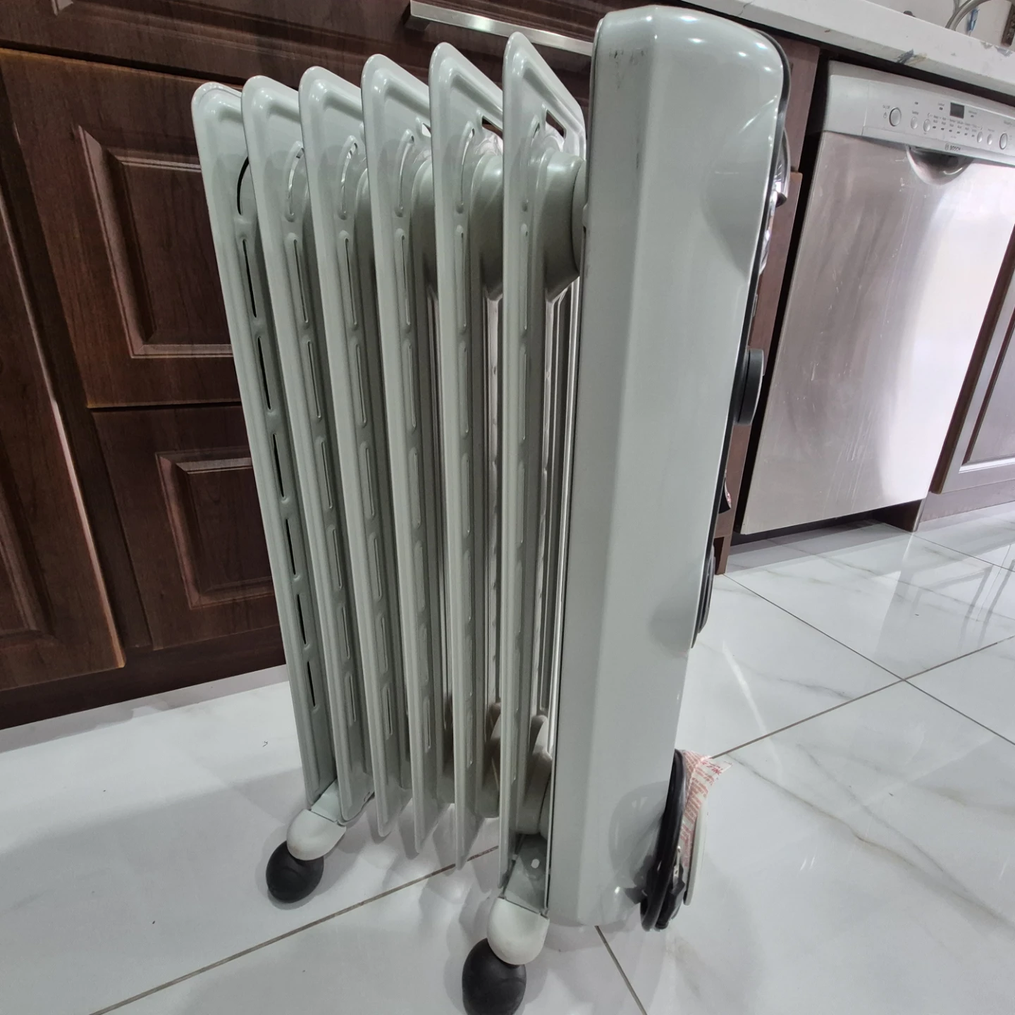 DeLonghi Oil Heater - photo 4