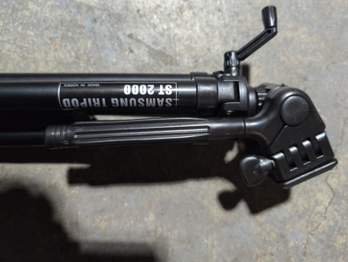 Samsung ST 2000 Tripod - photo 2