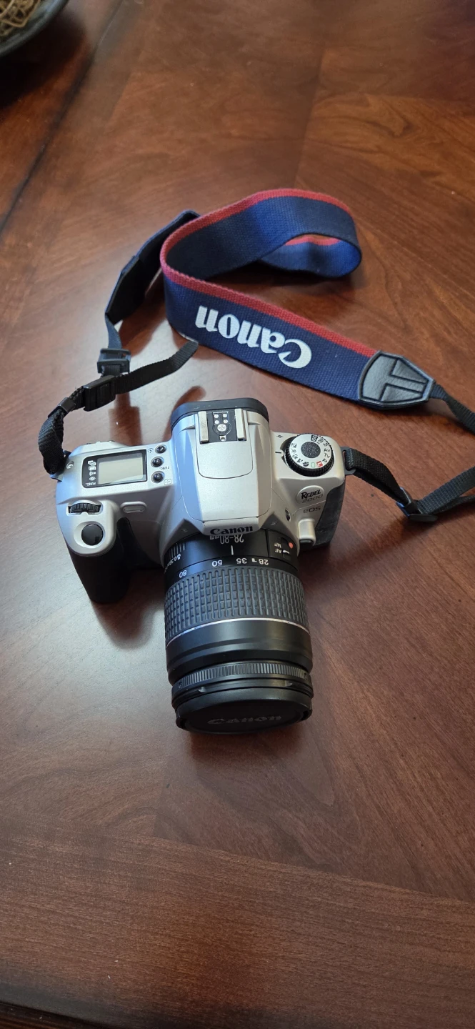 Canon EOS Rebel 2000 Camera with Quantaray Bag - photo 2