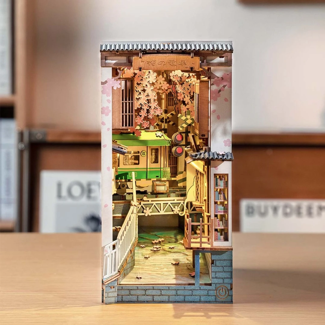 Rolife Sakura Densya DIY Book Nook Kit TGB01 - photo 4
