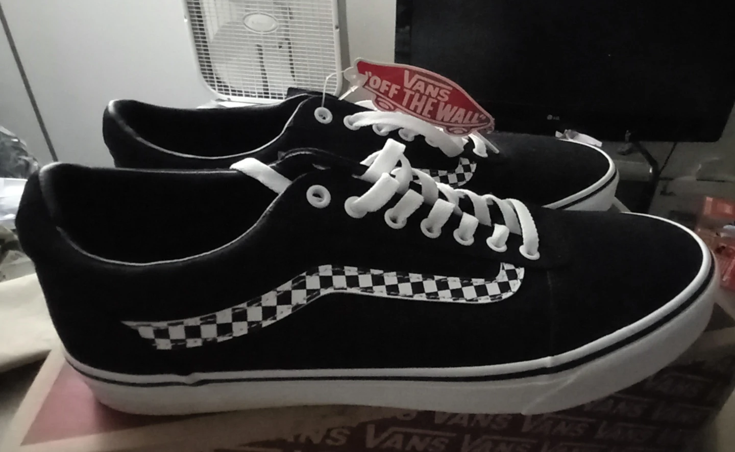 (ASSORTED) including footwear and automotive misc. - photo 5