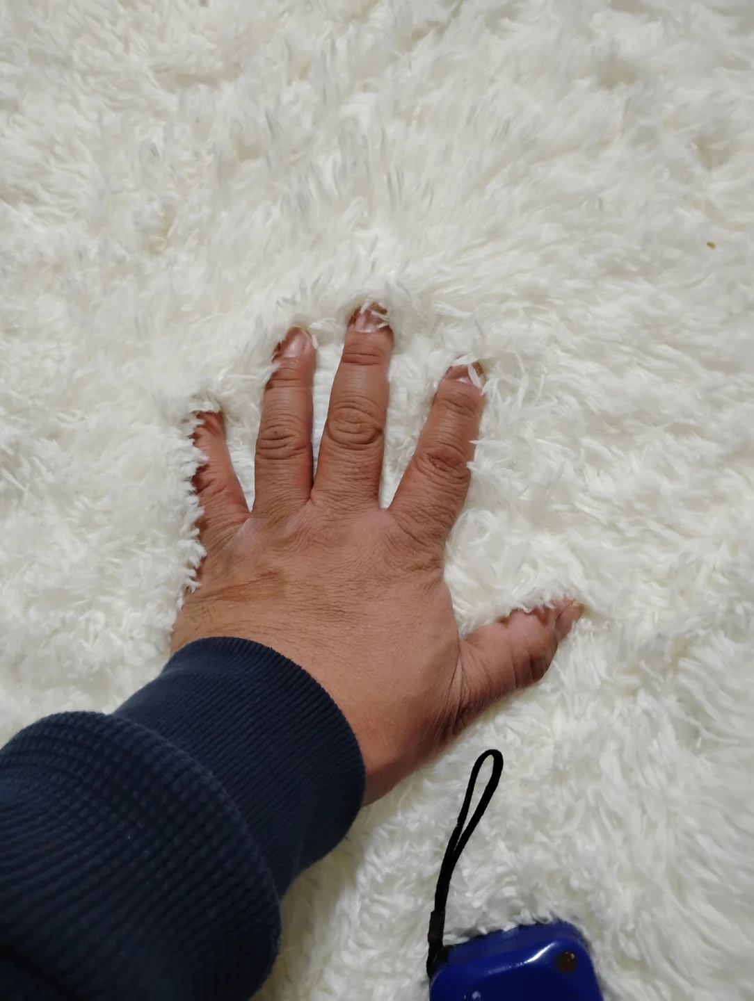 White Round Shaggy Area Rug - photo 3