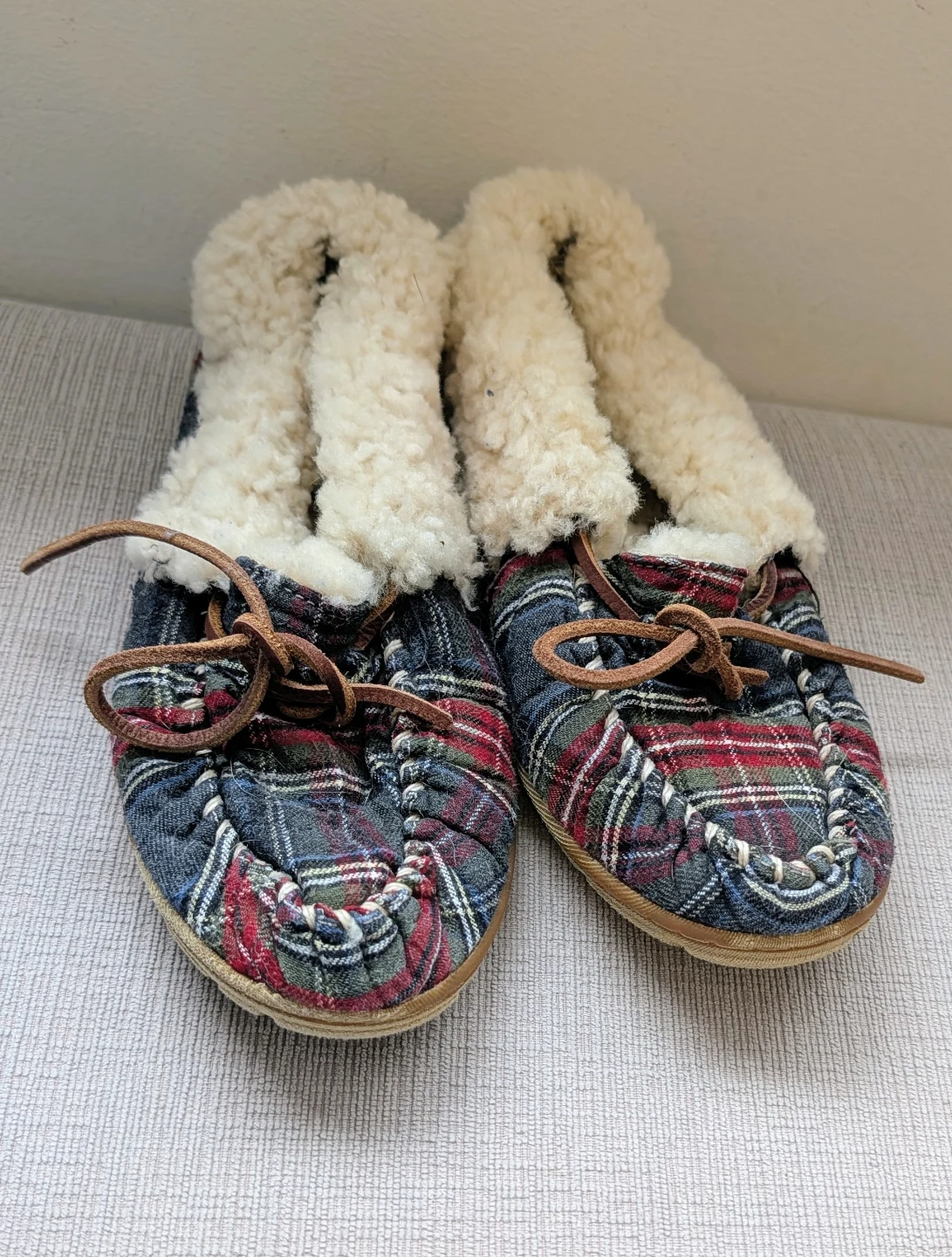 L.L.Bean Women's Plaid Moccasin Slippers Size 9 Medium