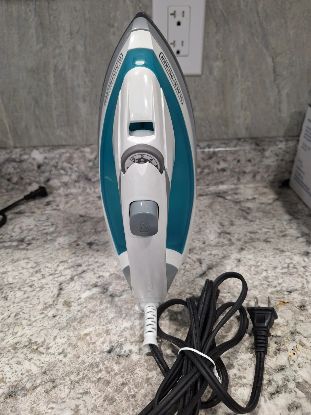 BLACK+DECKER Steam Iron