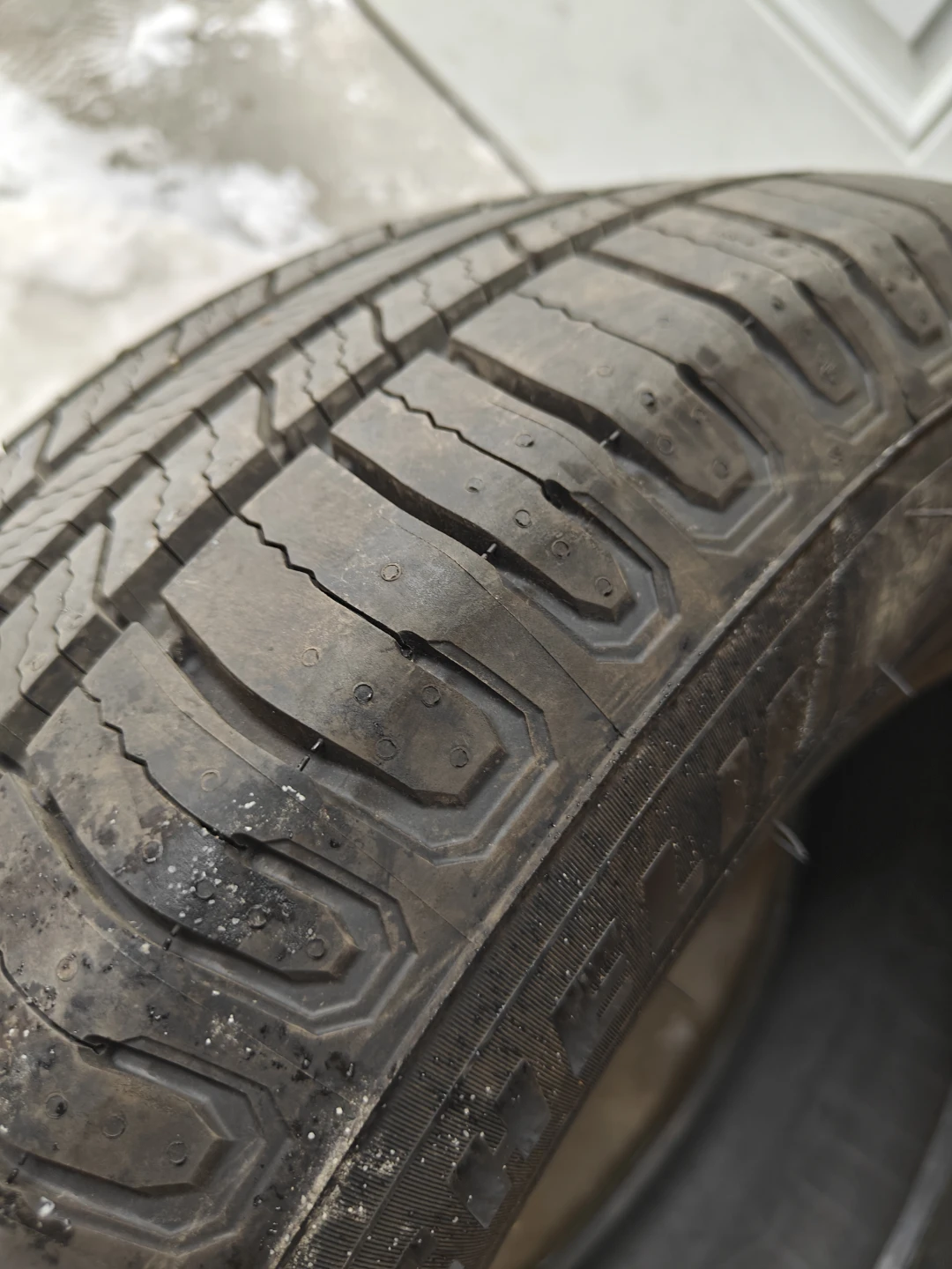 4x Michelin Defender 2 – 235/65R18 – Like New (2025 DOT) - photo 5