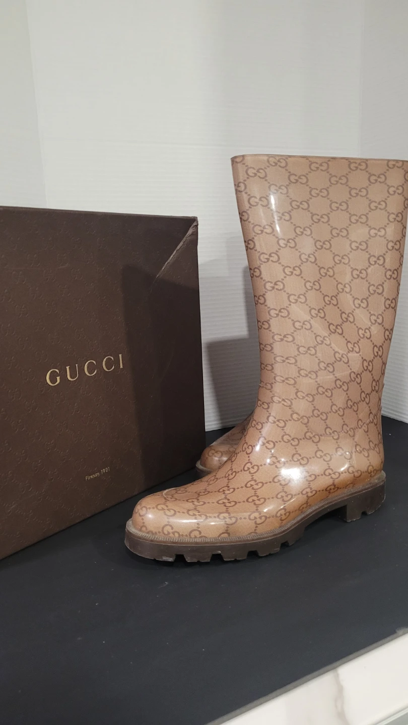 Authentic Gucci 9