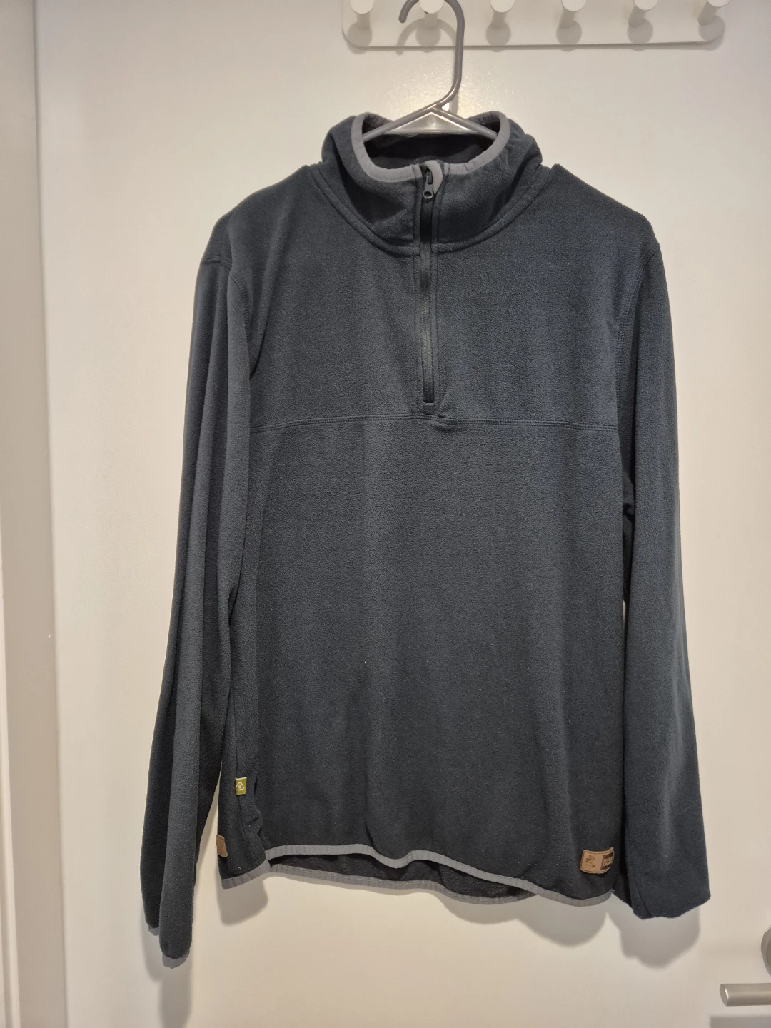 Wild Llama Fleece 1/4 Zip Pullover - Size M 🥕