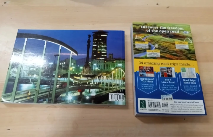 Travelling to Europe lot - Barcelona and Ireland travel books - photo 4