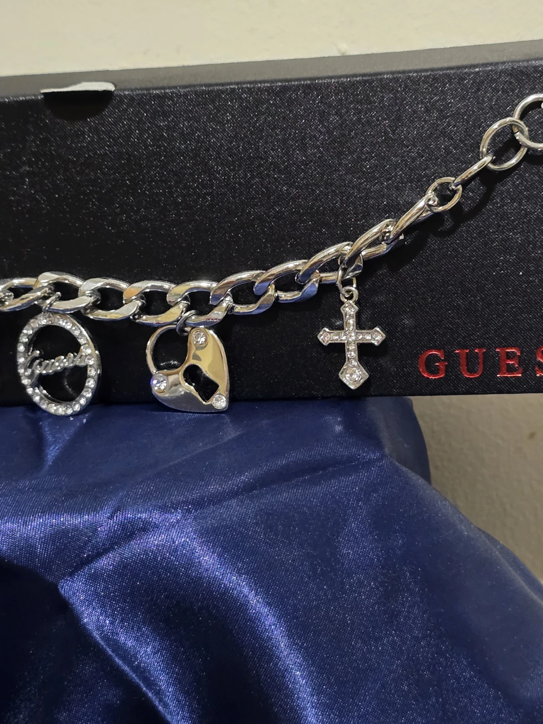 Guess Charm Bracelet Silver Tone 7.5" - photo 3