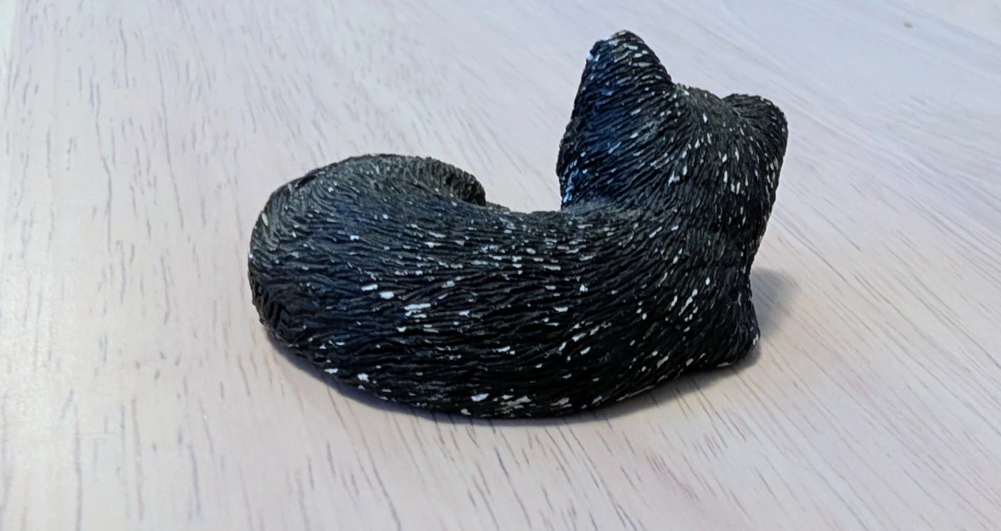 Sleeping Cat Figurine - photo 2