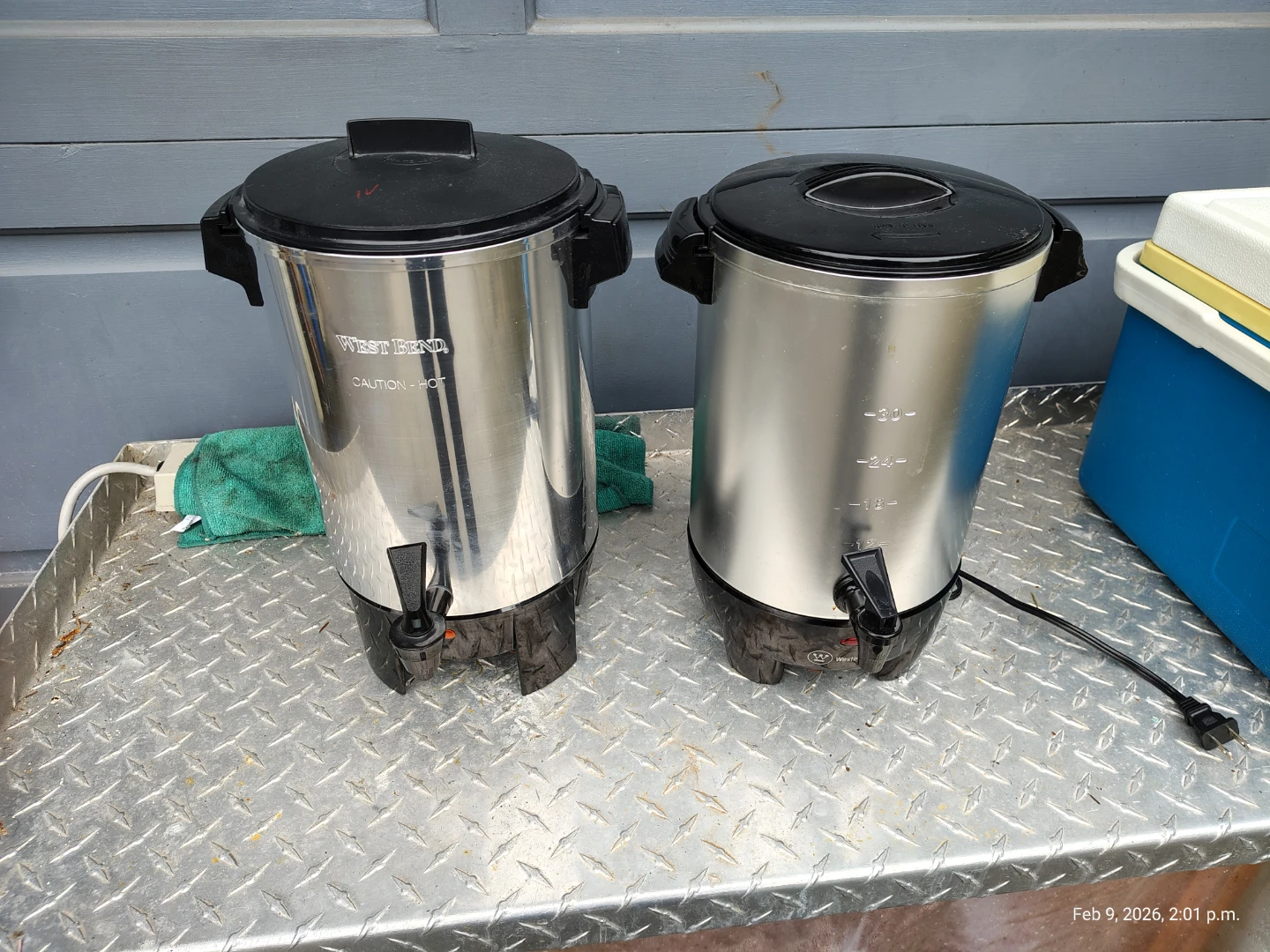 30 Cup Coffee Urns * like new *