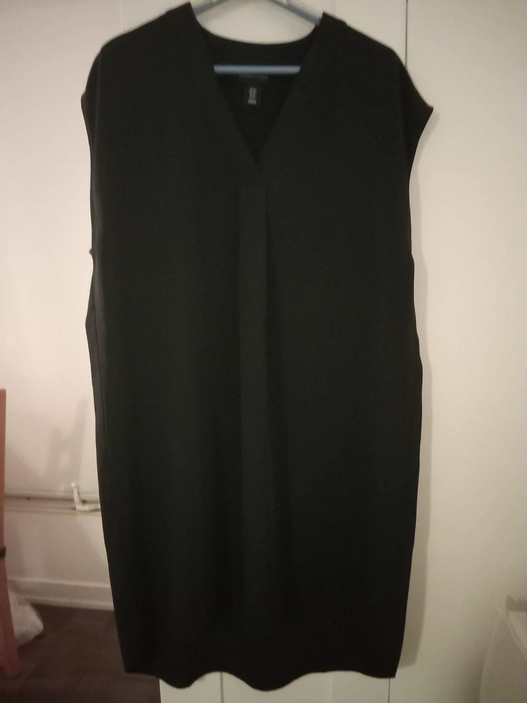 Adrienne Vittadini Black V-Neck Cap Sleeve Dress Size M