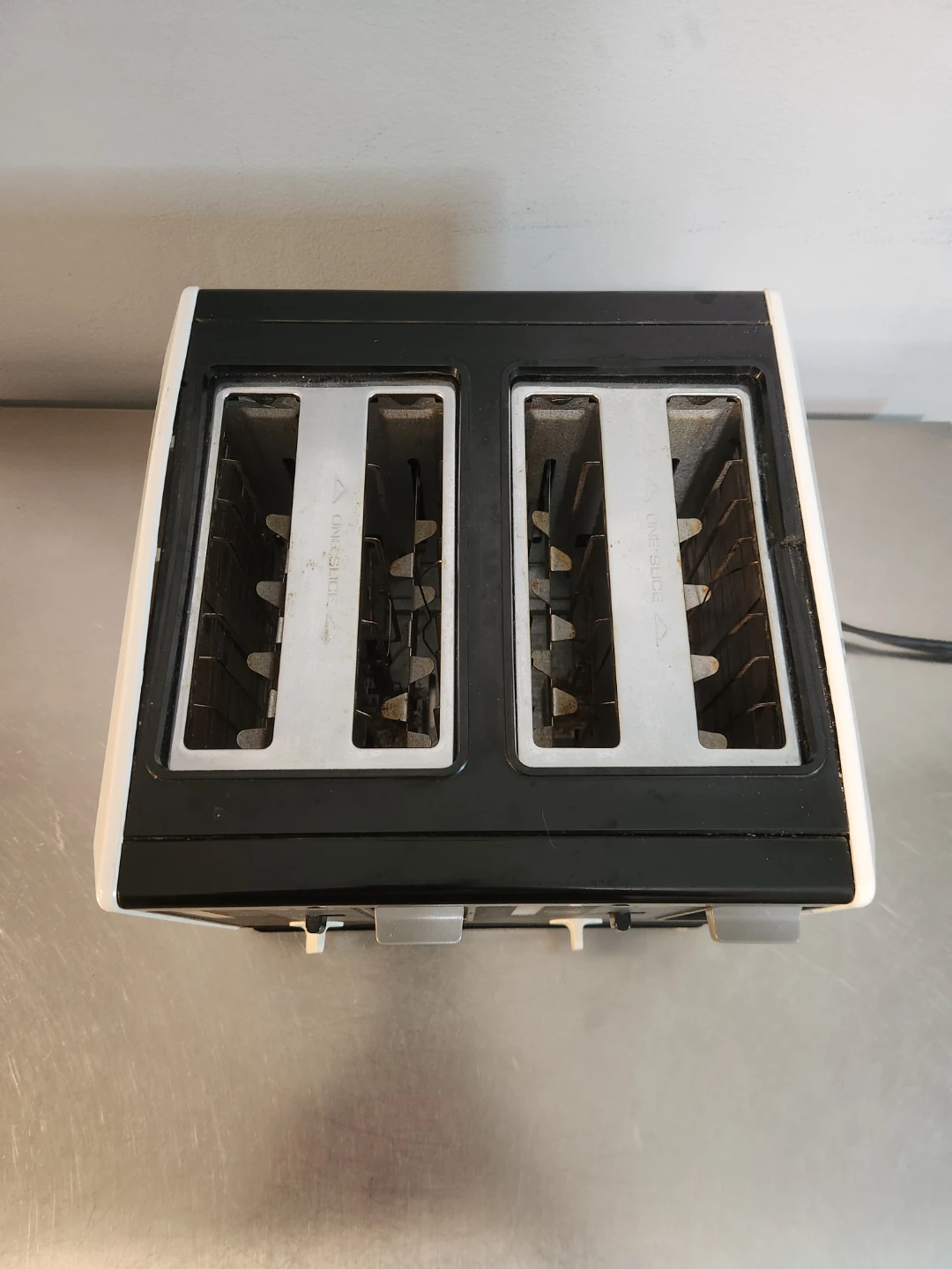 Black & Decker 4-Slice Toaster - photo 2