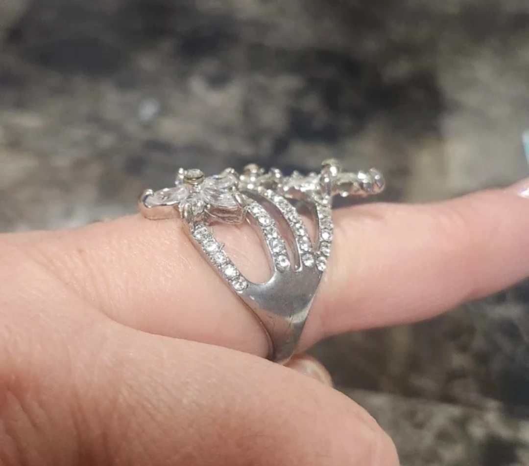 Size 10 Rhinestone Flower Ring - photo 3