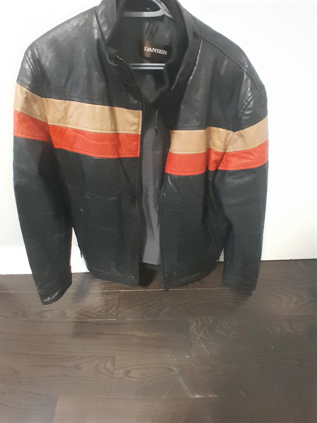Danier Leather Jacket with Stripes - Size L/G - photo 3