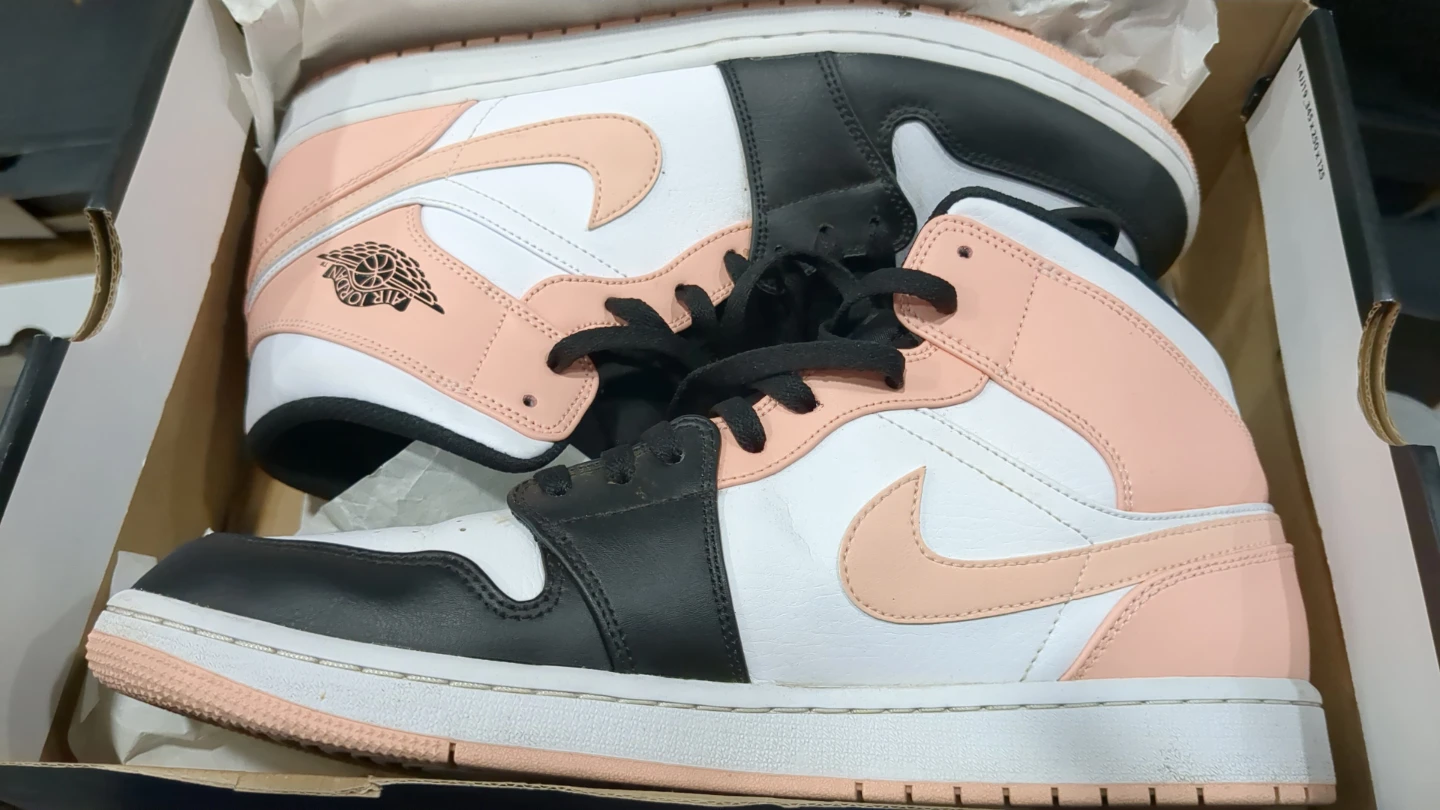 Air Jordan 1 Mid SE White Peach Black Sneakers