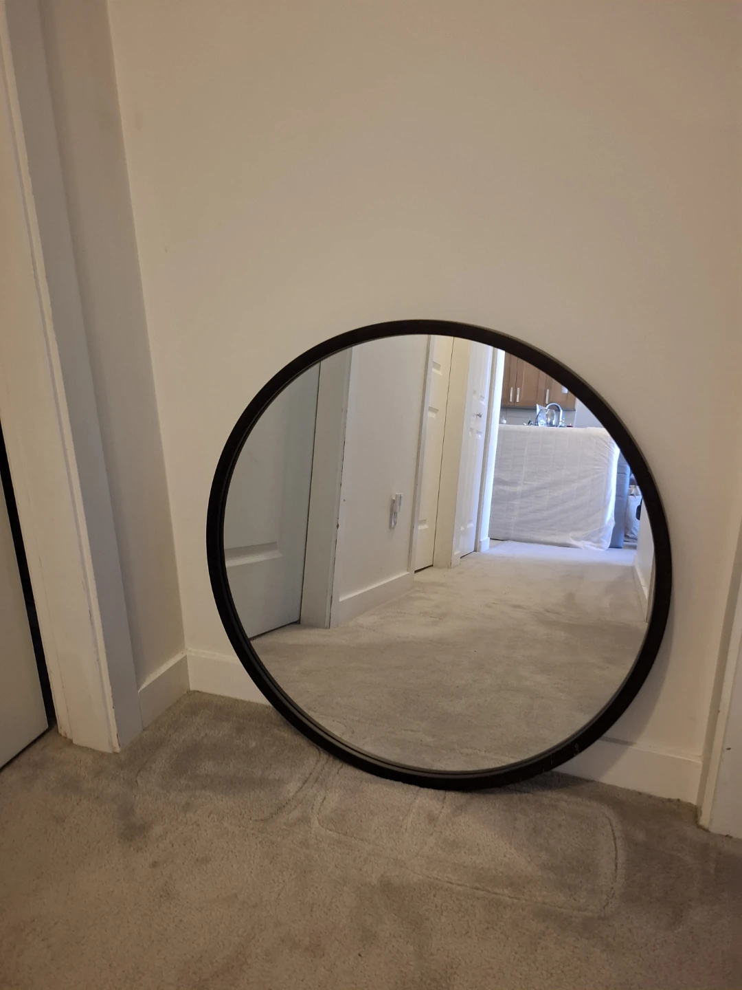 Round Wall Mirror with Black Frame - photo 3