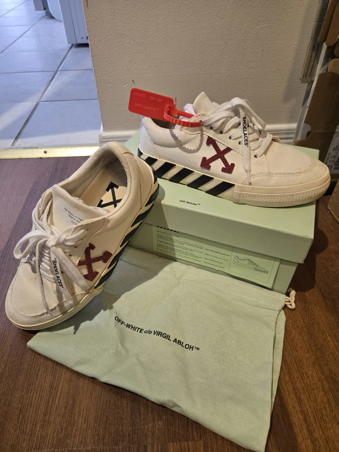 OFF-WHITE vulc low sneakers