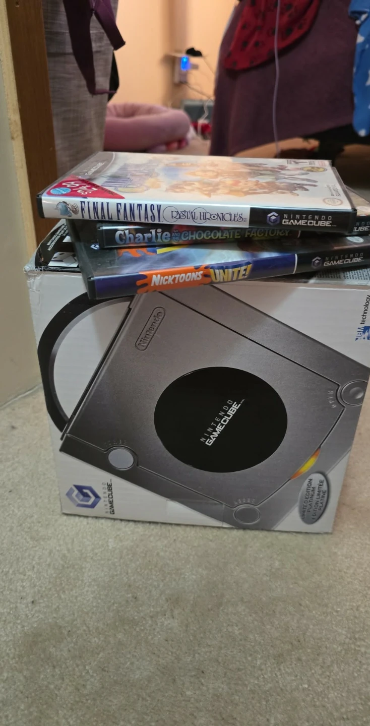 Nintendo GameCube Console with Games and Controller - photo 4