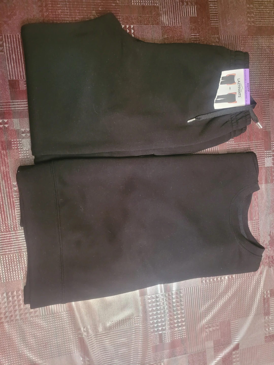 Black Sweatshirt and Sweatpants Set - Size Medium