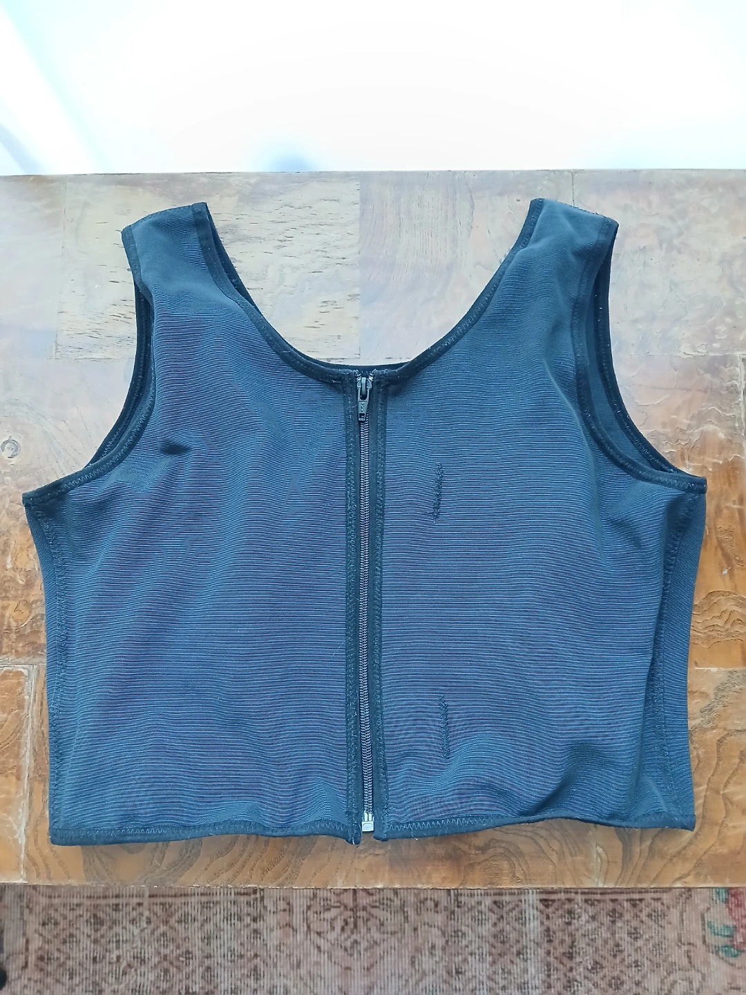 Medium-large black chest binder w zipper (Untag size L)