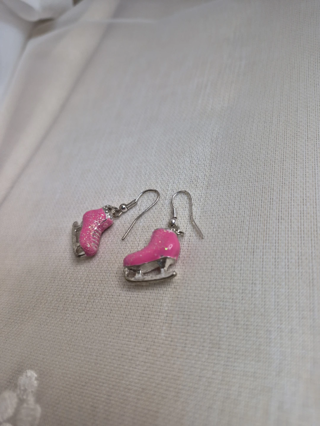So Cute Pink Figure Skates Fashion Earring - photo 3