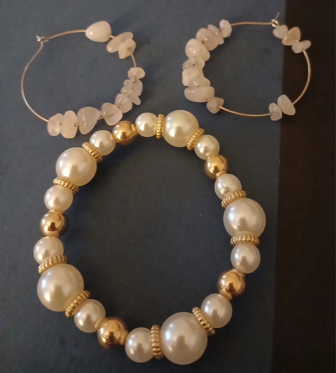 Pearl and Gold Tone Bracelet with Natural Stone Hoop Earrings - photo 2