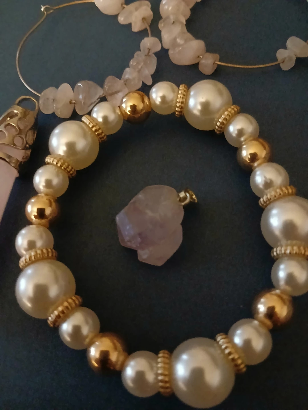 Pearl and Gold Tone Bracelet with Natural Stone Hoop Earrings - photo 5