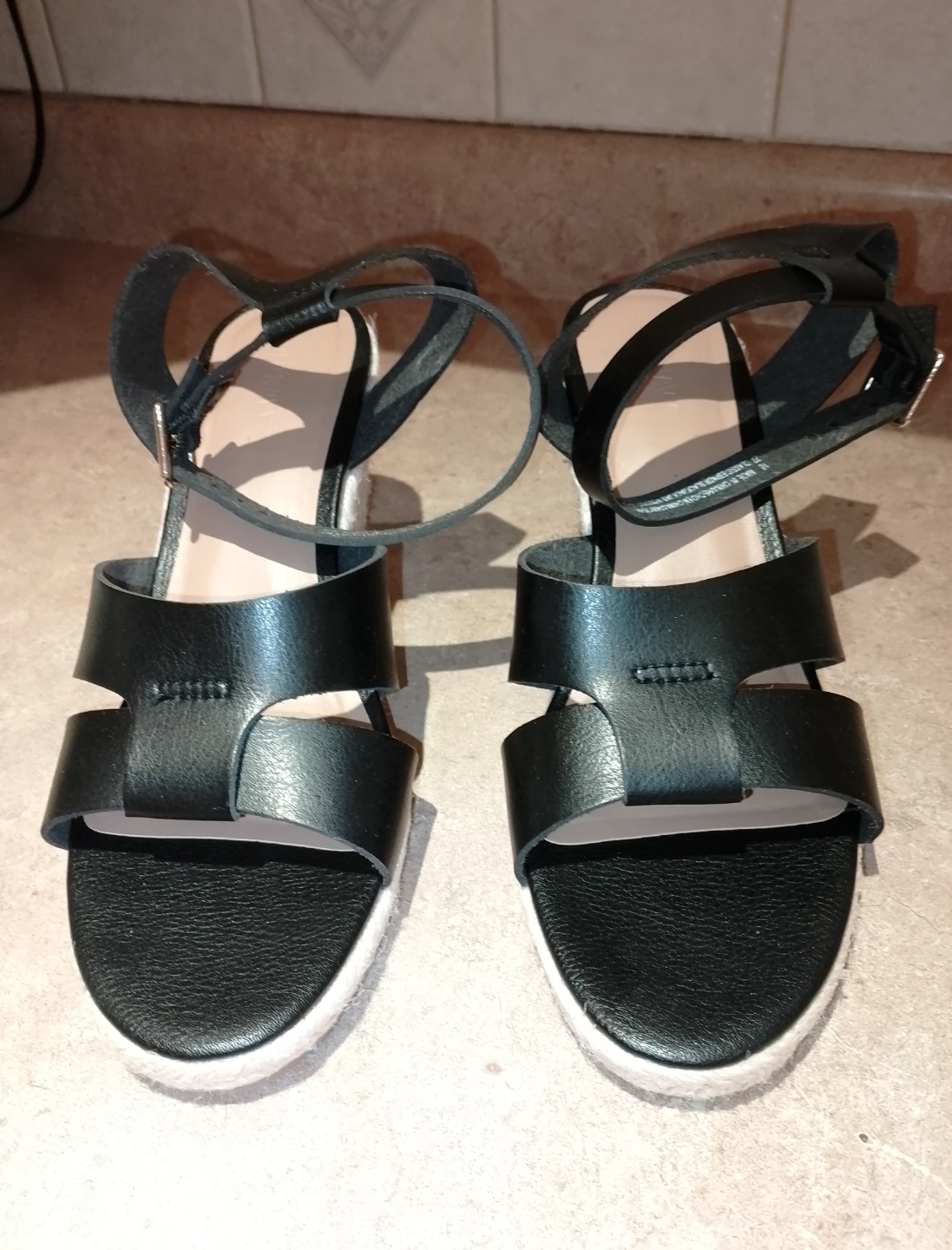MOVING MAR 1 SANDALS 10 CASH ONLY