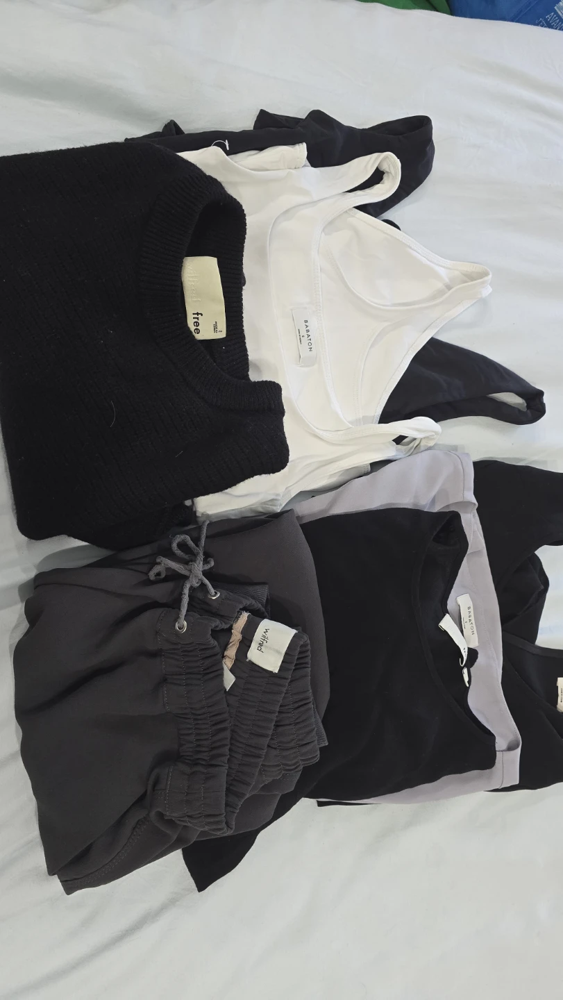 Aritzia Bundle clothing szs xxs-s