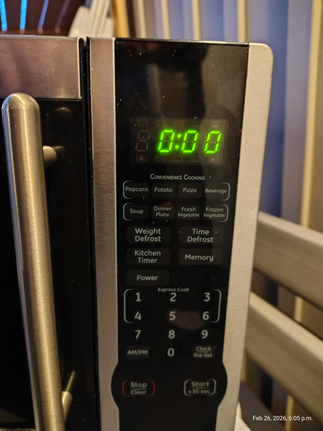 GE 1000W Stainless Steel Microwave - photo 3