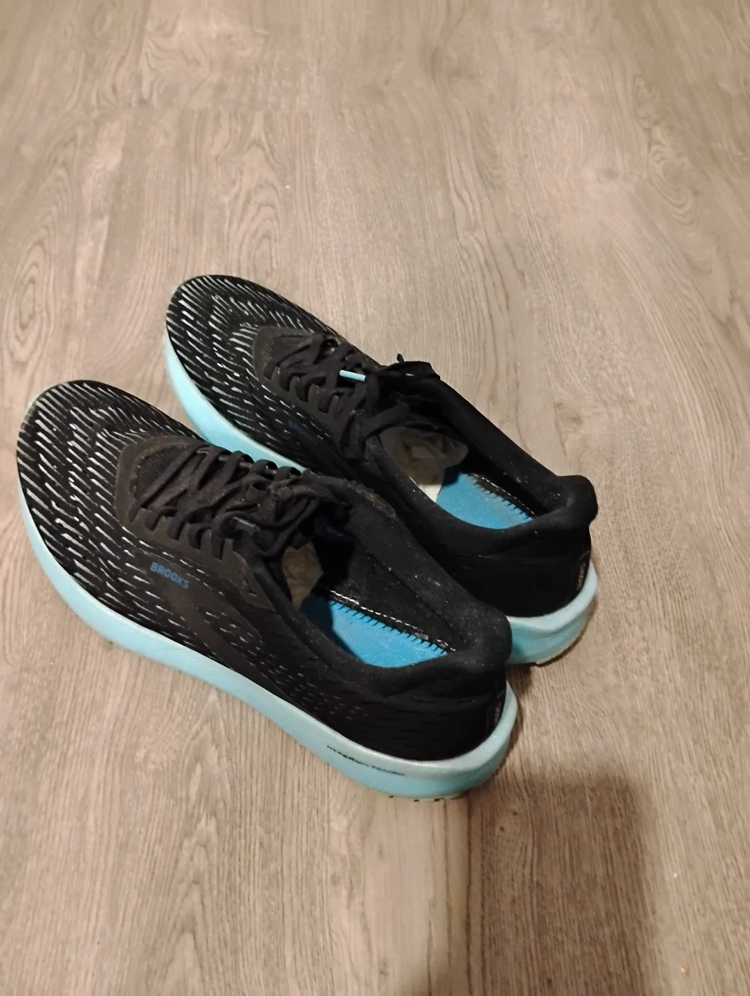 Woman's Used Brooks Running Shoes 🏆 - photo 2