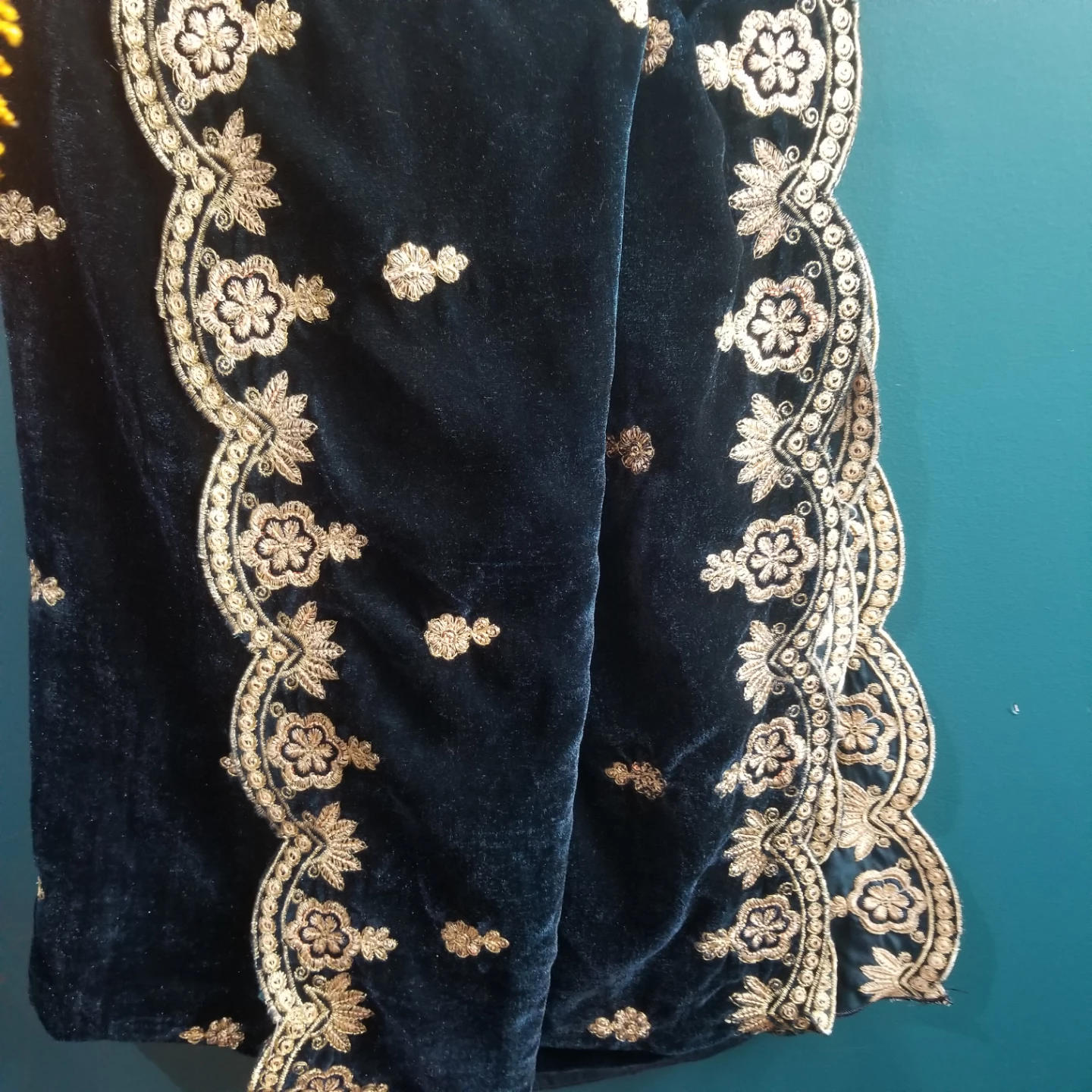 Dark Blue Velvet Shawl with Gold Embroidery - photo 2