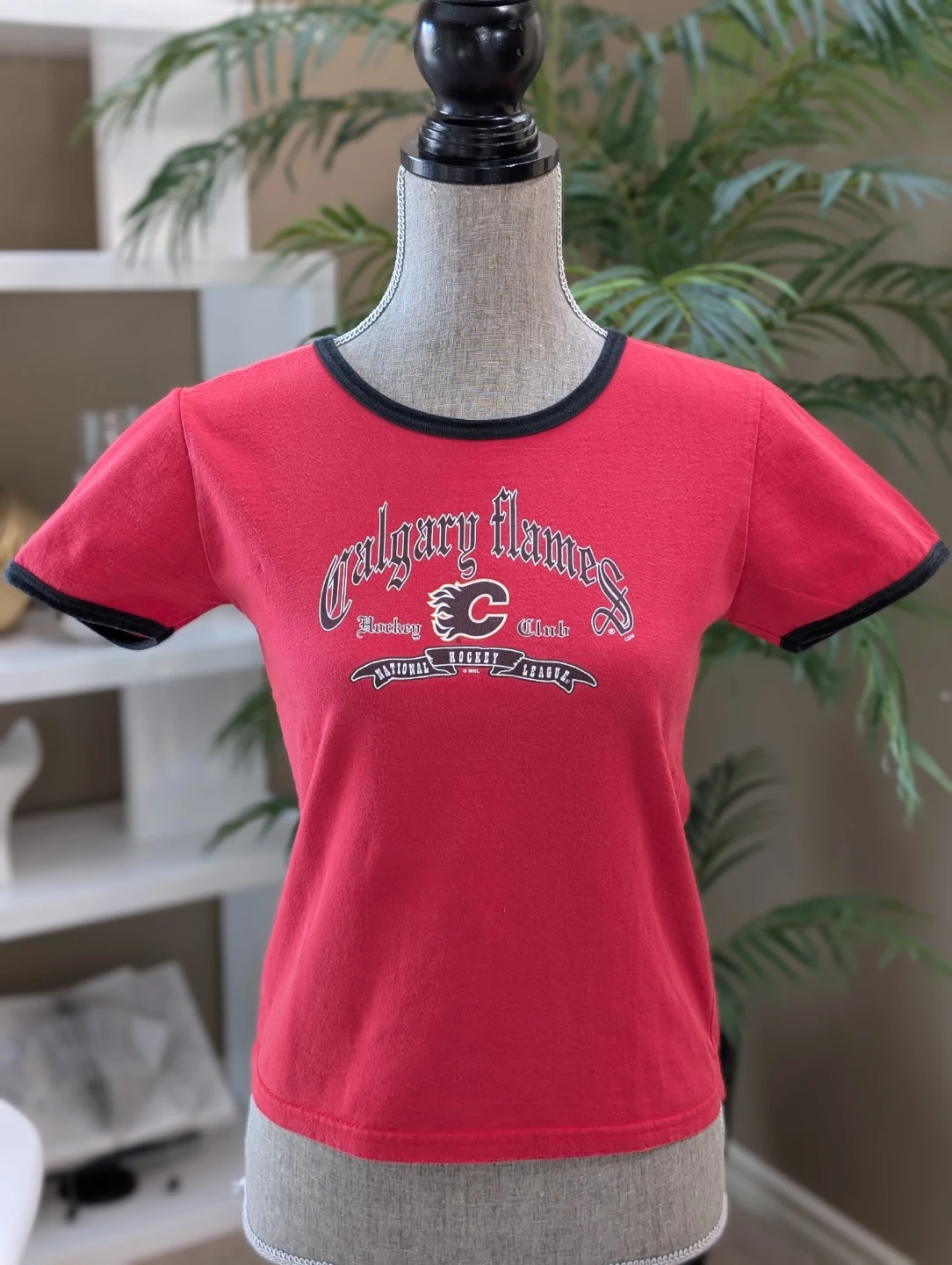SUPER CUTE VINTAGE Calgary Flames Women's T-shirt