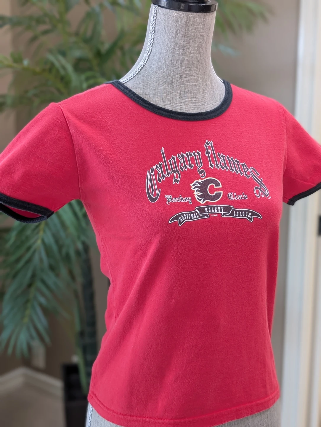 SUPER CUTE VINTAGE Calgary Flames Women's T-shirt - photo 4