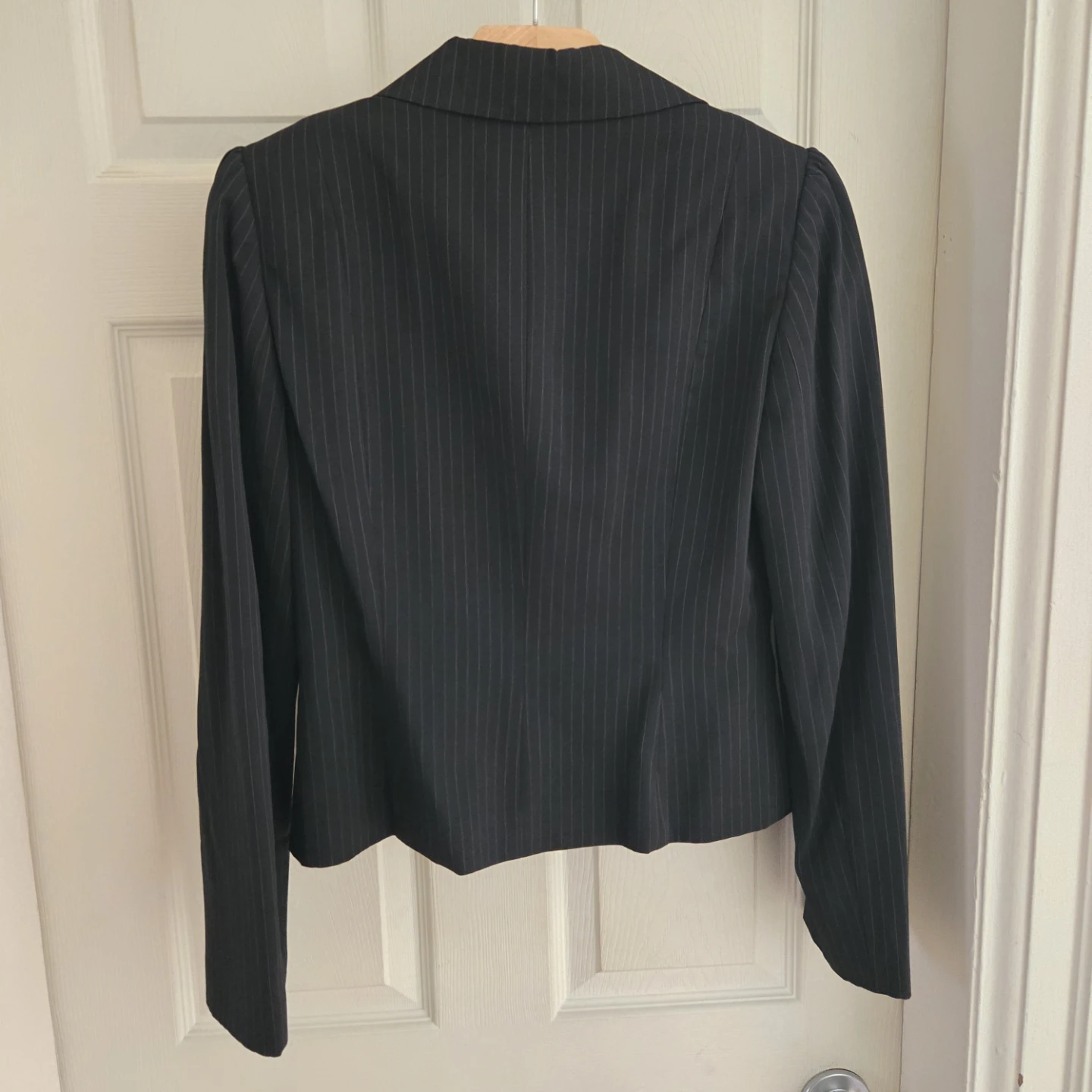 Tahari Arthur S. Levine Black Pinstripe Skirt Set Size 4 - photo 3