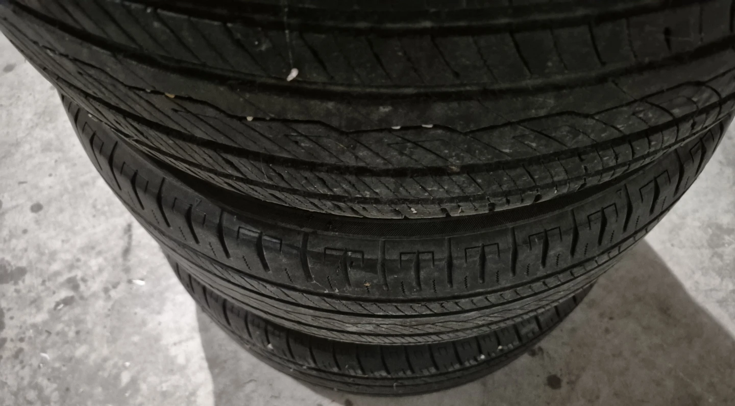 Very Good Pair of 2 Yokohama Tires Size 215 55 R16 M+S *DEAL*