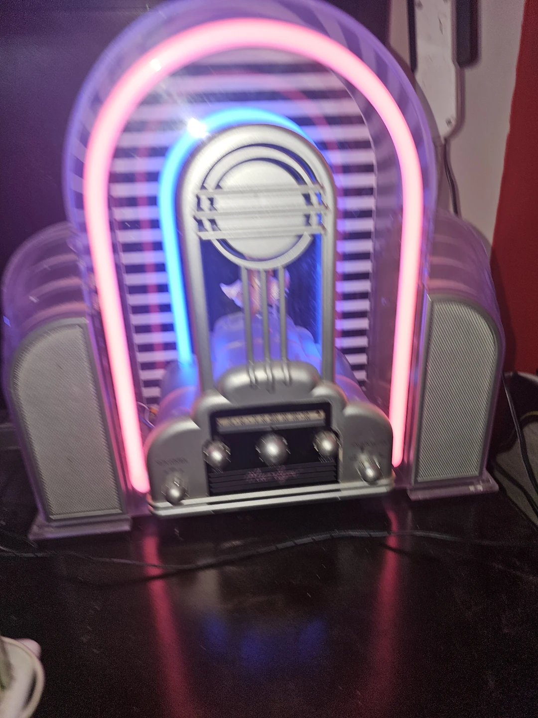 Retro Jukebox Style Light-Up Speaker with Figure - photo 2