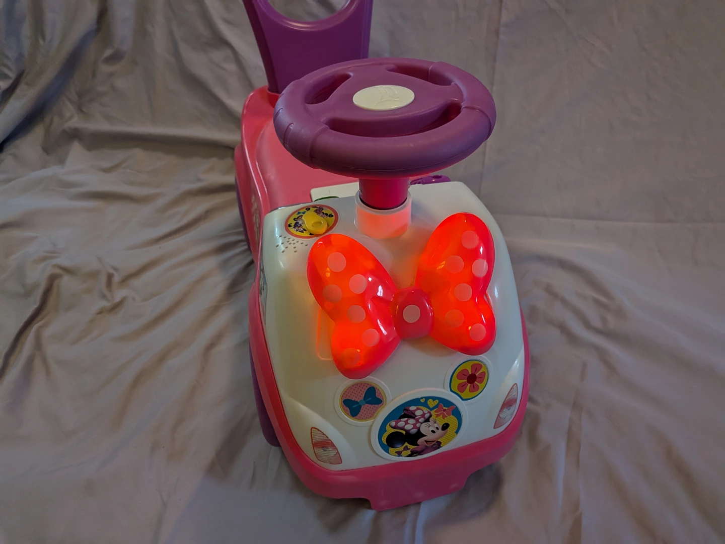 Kids Minnie Mouse Ride-On Car - photo 3