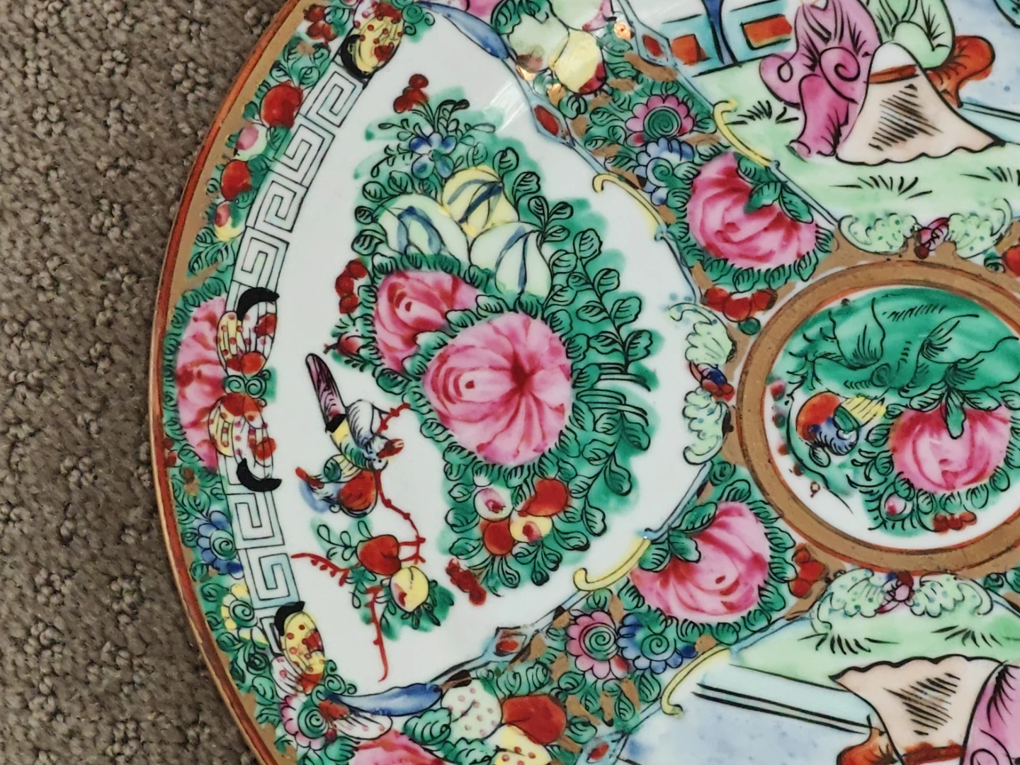 Hand Painted Porcelain Plate 10" Chinese Rose Medallion Famille - photo 3