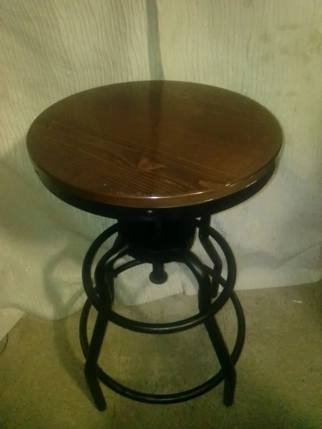 Adjustable Swivel Bar Stool with Wooden Seat