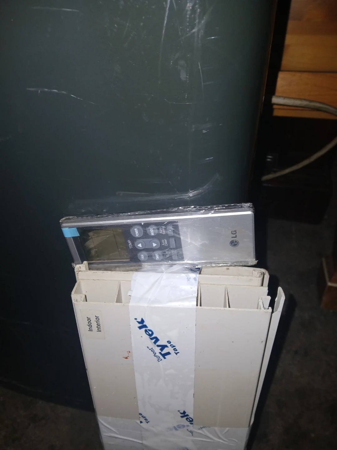 Lg ac whith remout control - photo 3