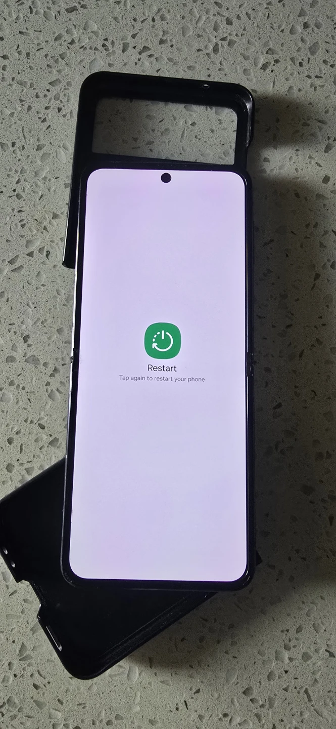 Samsung Galaxy Z Flip 4 5G Black - photo 3