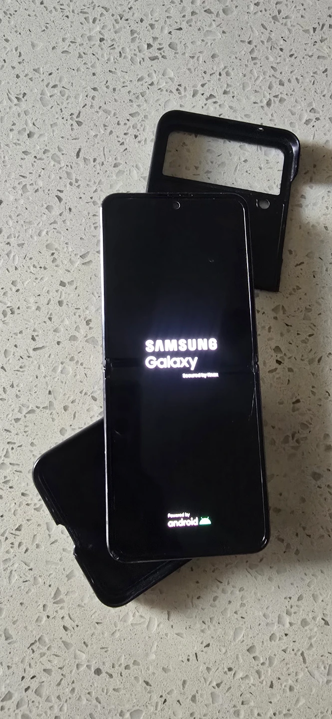 Samsung Galaxy Z Flip 4 5G Black - photo 4