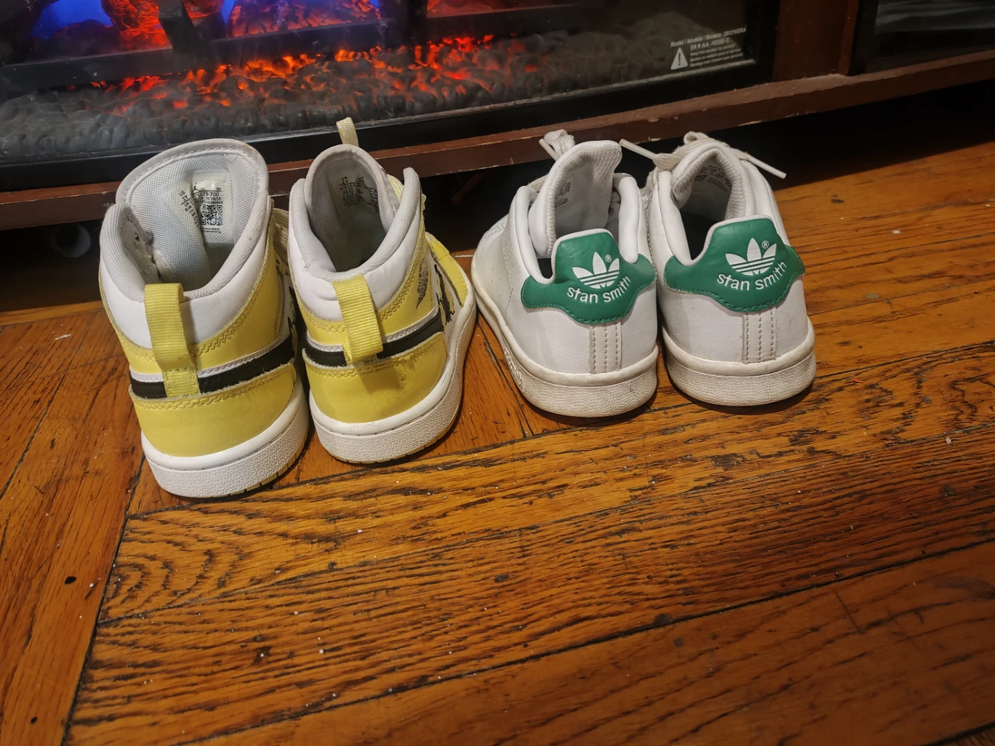 Bundle: Nike Jordan 1 & Adidas Stan S Kids Shoes Sizes 1 and 1.5 - photo 2