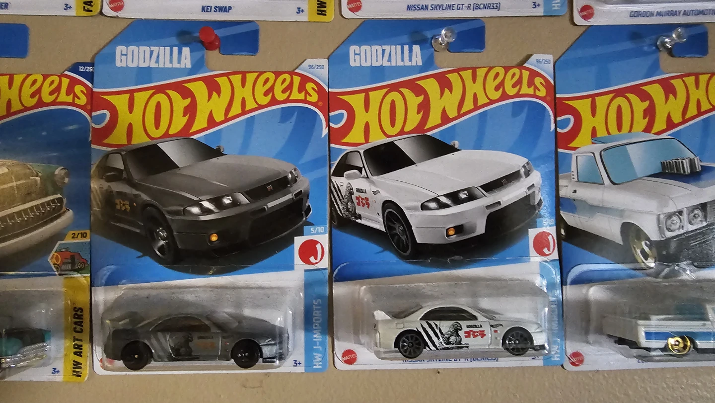 Hot Wheels Godzilla Nissan Skyline GT-R R33 Diecast Cars - photo 2