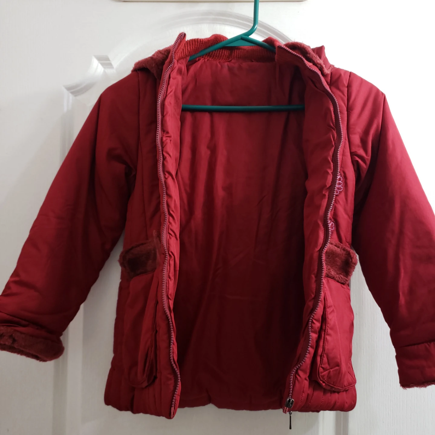 Elle Kids Maroon Hooded Winter Jacket.Fit 5-6 years old girl. - photo 3